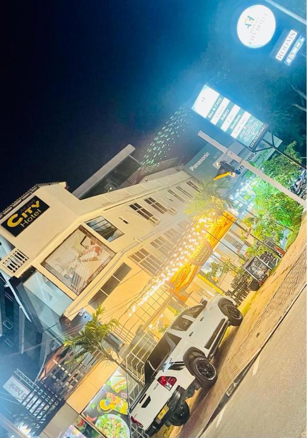 Airport City Hotel Katunayaka Buitenkant foto
