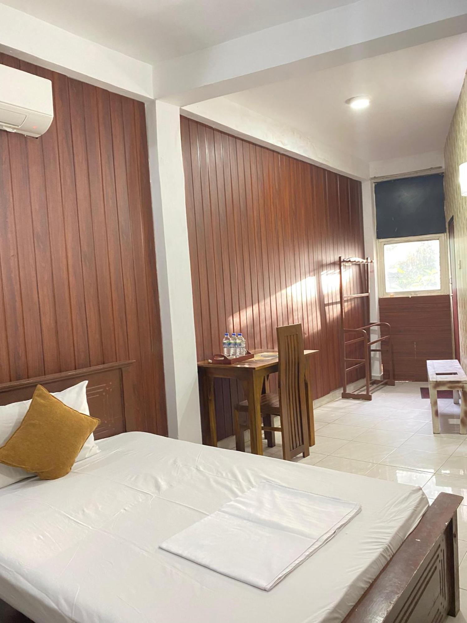 Airport City Hotel Katunayaka Buitenkant foto