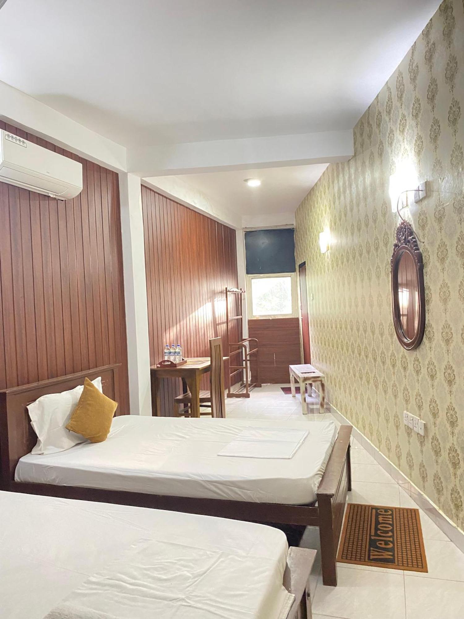 Airport City Hotel Katunayaka Buitenkant foto