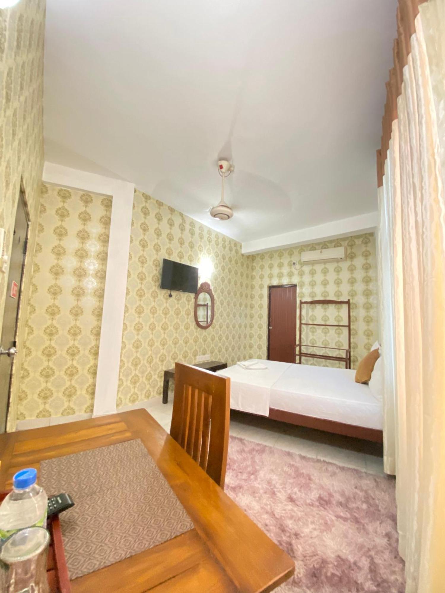 Airport City Hotel Katunayaka Buitenkant foto